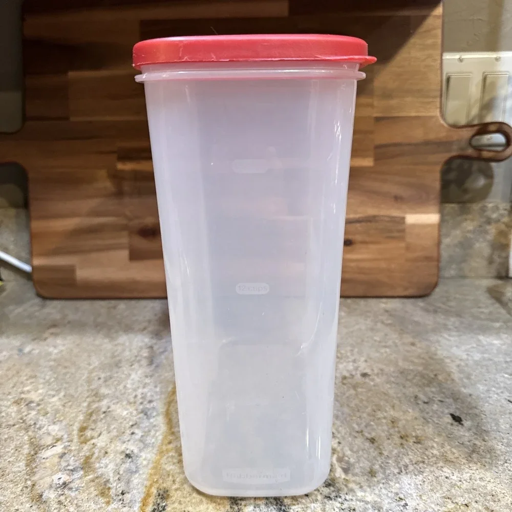 Rubbermaid 7N04 Red 21 21.1 Cup Dry Food Storage‎ Container with Lid